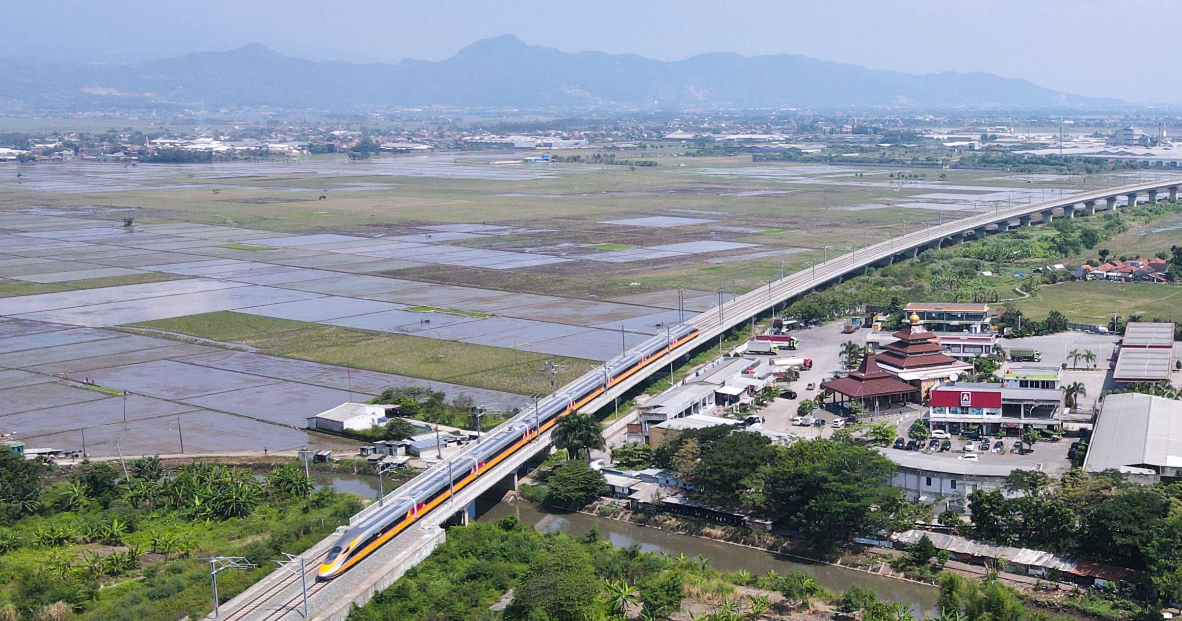 在雅万高铁感受浓浓年味（共建“一带一路”·第一现场）